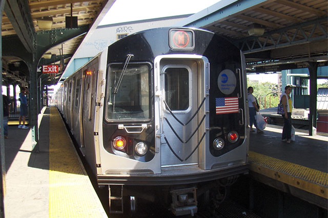 Officials: Man Stabbed on M Train at Myrtle Ave-Broadway in Bushwick Wednesday Night