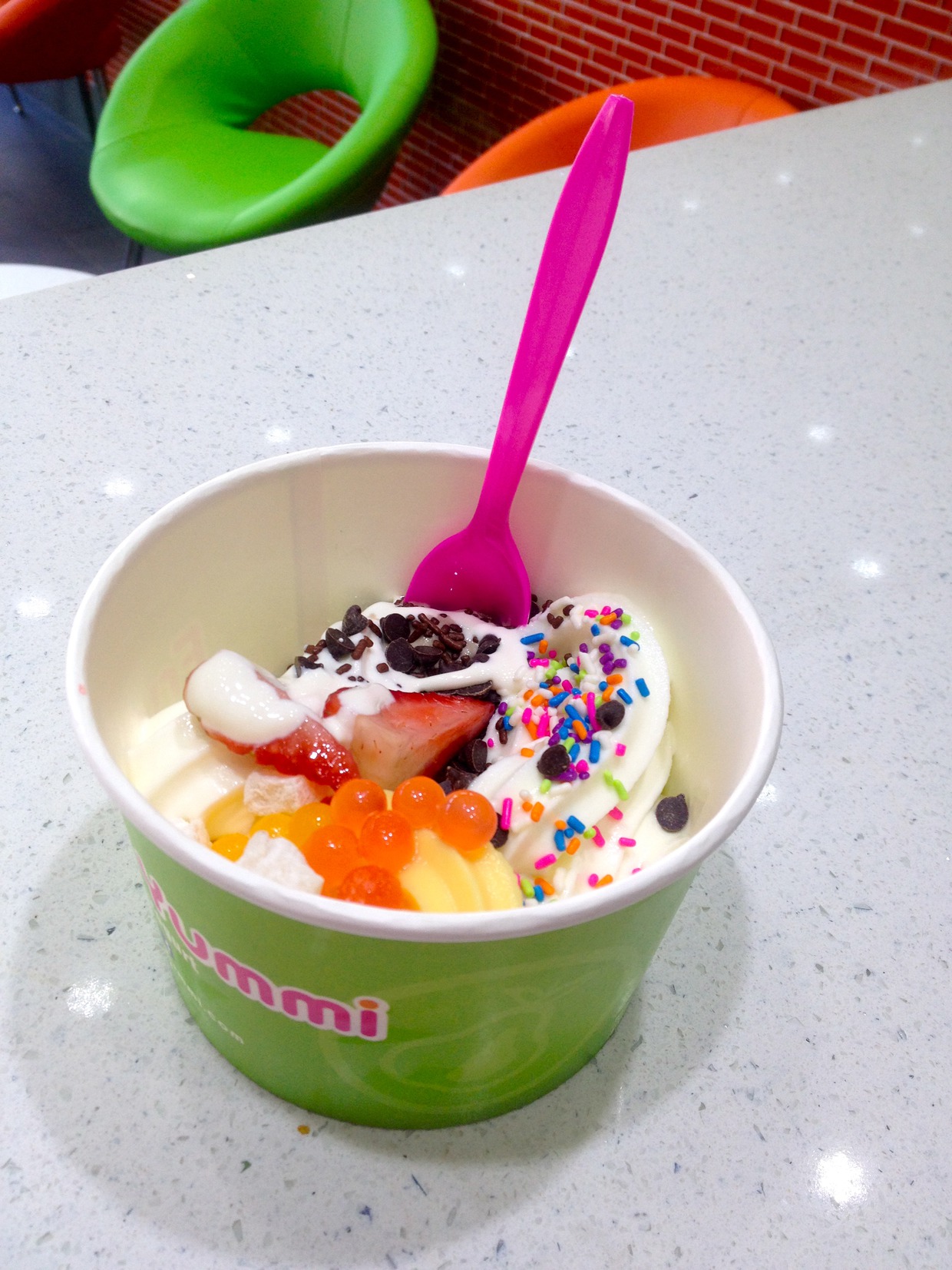 New Froyo Shop Fruitti Yummi Opens on Knickerbocker, Expect Bright Colors and Top 40 Music